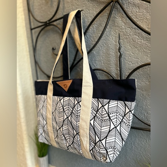 Handmade Artisan Burlap Tote by “Bagay Ki Bon” Creole, “Good Things” - Picture 5 of 11